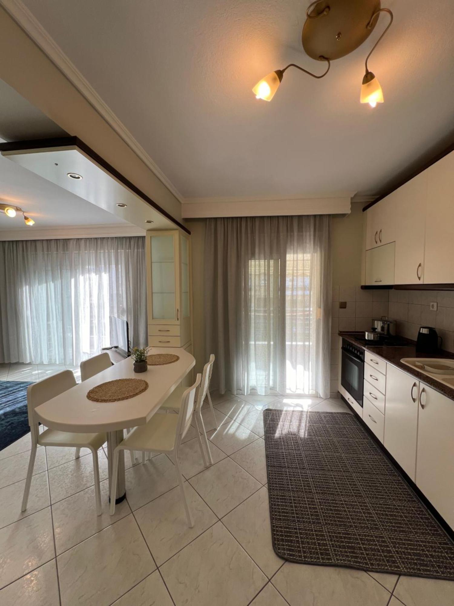 Parma'S Pool Apartment Peraía Екстериор снимка