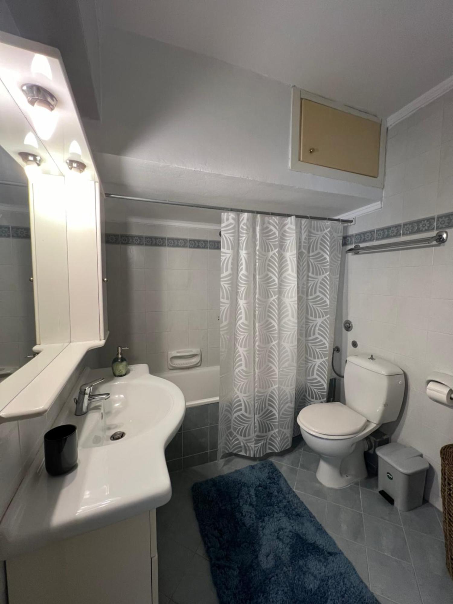Parma'S Pool Apartment Peraía Екстериор снимка