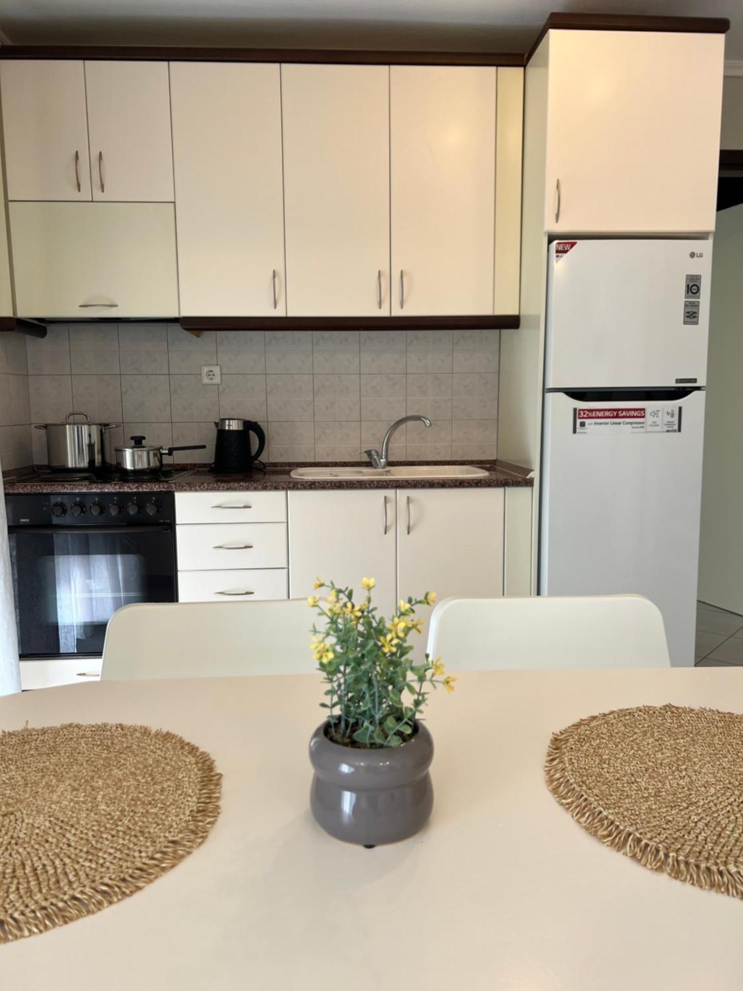 Parma'S Pool Apartment Peraía Екстериор снимка